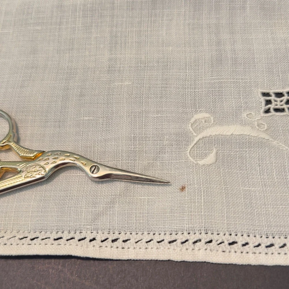 Vintage White Linen Embroidered Cutwork Table Runner and 6 Placemats Set 7pc